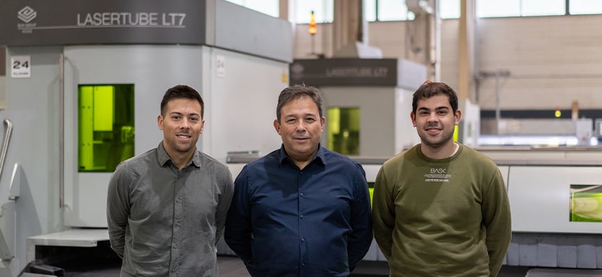 The Planes family in front of a Lasertube LT7 plant.