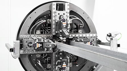 Tail carriage with optimal clamping