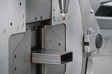 Laser cutting of twisted tubes with Active Scan